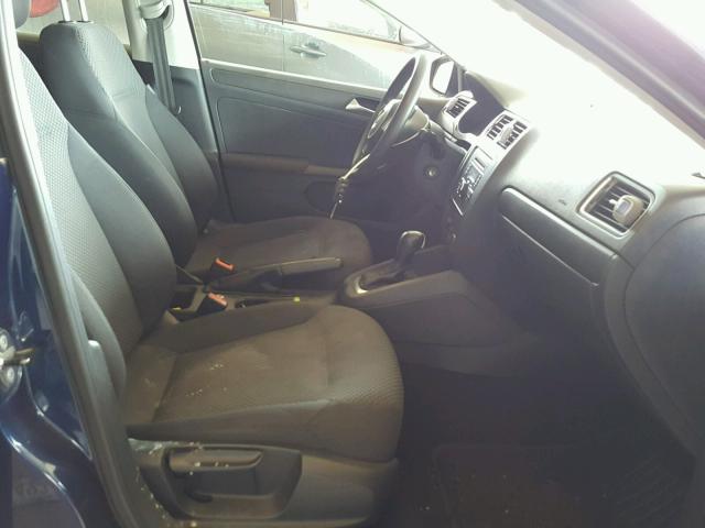 3VW2K7AJXCM356246 - 2012 VOLKSWAGEN JETTA BASE BLUE photo 5