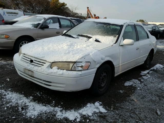 JT2BG22K9X0277408 - 1999 TOYOTA CAMRY LE WHITE photo 2