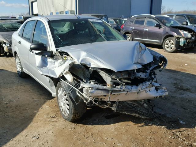 1FAFP34NX5W286138 - 2005 FORD FOCUS ZX4 SILVER photo 1