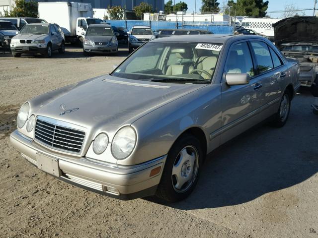 WDBJF70H9XA798325 - 1999 MERCEDES-BENZ E 430 GOLD photo 2