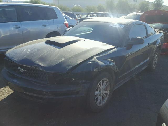 1ZVHT80N485150936 - 2008 FORD MUSTANG BLACK photo 2