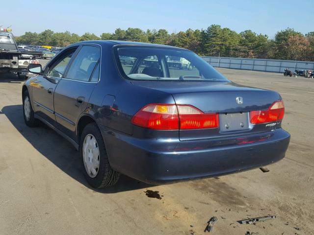 1HGCG6652YA137110 - 2000 HONDA ACCORD LX BLUE photo 3