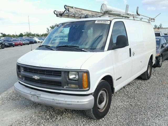1GCFG25W8W1038528 - 1998 CHEVROLET EXPRESS G2 WHITE photo 2