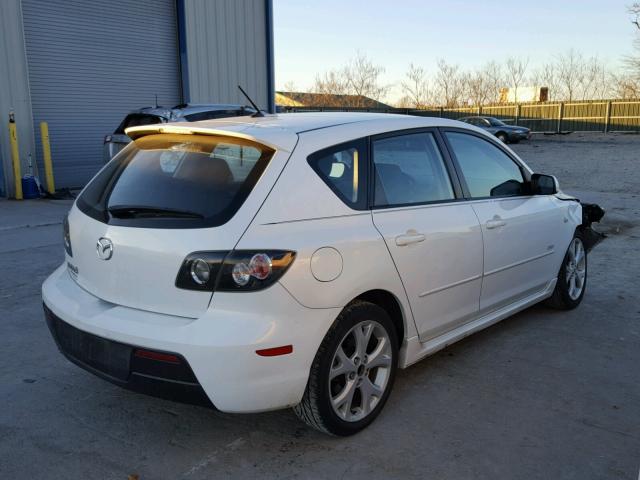 JM1BK343381149565 - 2008 MAZDA 3 HATCHBAC WHITE photo 4