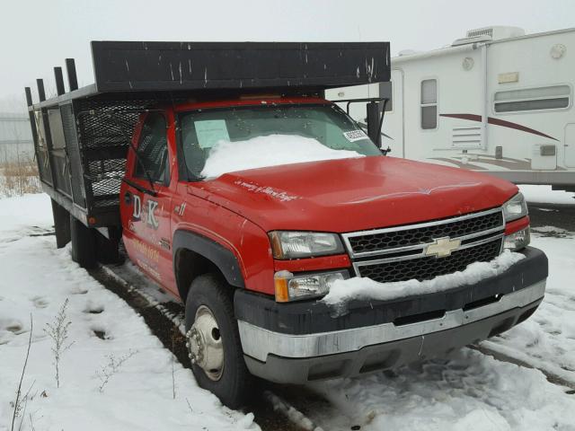 1GBJC34245E292002 - 2005 CHEVROLET SILVERADO RED photo 1