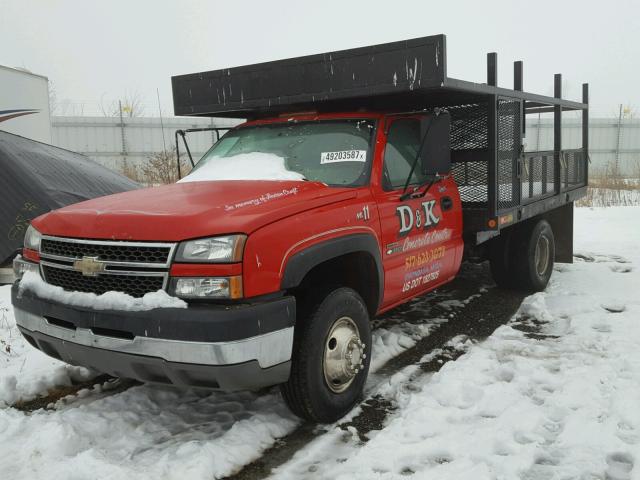 1GBJC34245E292002 - 2005 CHEVROLET SILVERADO RED photo 2