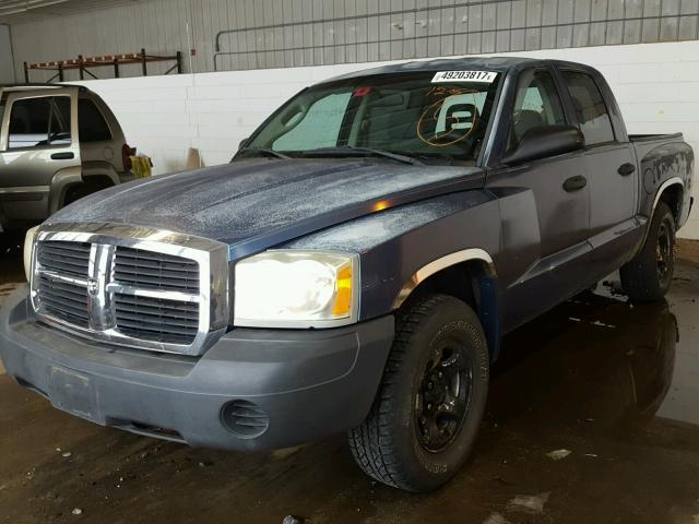 1D7HE28K65S114642 - 2005 DODGE DAKOTA QUA BLUE photo 2