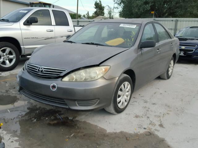 4T1BE32K95U624336 - 2005 TOYOTA CAMRY LE GRAY photo 2