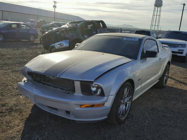 1ZVFT82H165133569 - 2006 FORD MUSTANG GT SILVER photo 2