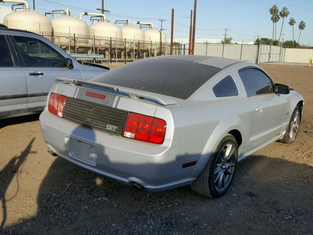 1ZVFT82H165133569 - 2006 FORD MUSTANG GT SILVER photo 4