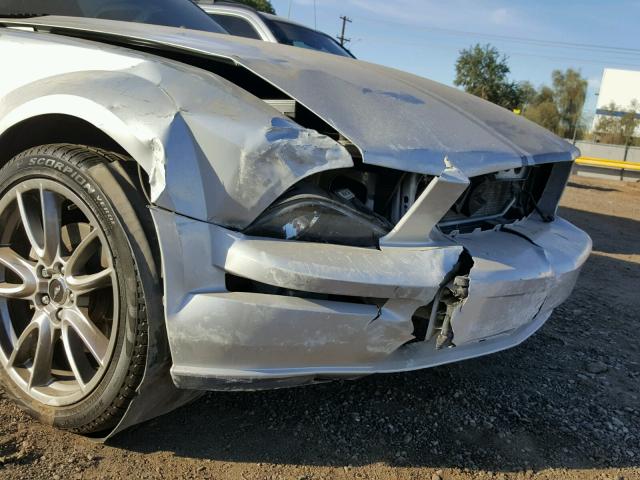 1ZVFT82H165133569 - 2006 FORD MUSTANG GT SILVER photo 9