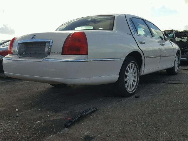 1LNHM81V57Y603016 - 2007 LINCOLN TOWN CAR S CREAM photo 4