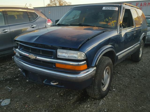 1GNDT13W0Y2377868 - 2000 CHEVROLET BLAZER BLUE photo 2