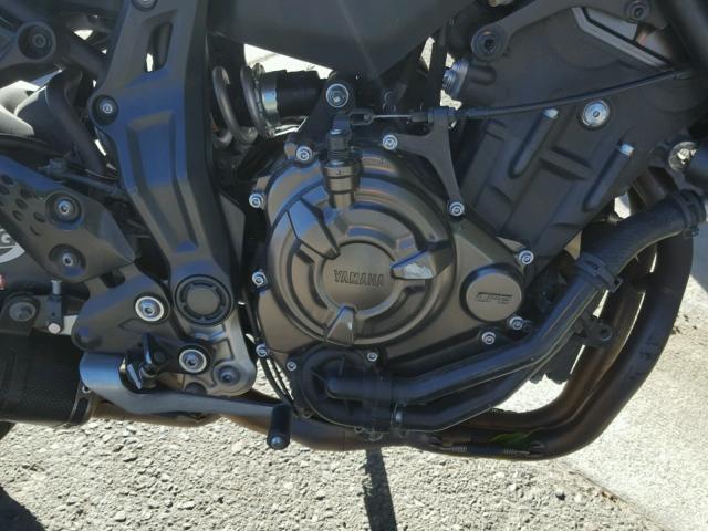 JYARM06Y8GA003012 - 2016 YAMAHA FZ07 C CHARCOAL photo 7