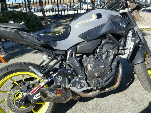 JYARM06Y8GA003012 - 2016 YAMAHA FZ07 C CHARCOAL photo 9