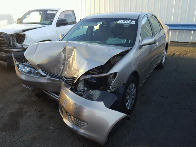 4T1BE32K55U537405 - 2005 TOYOTA CAMRY LE ოქროსფერი ფოტო 2