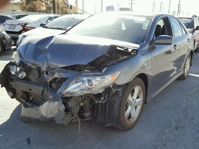 4T1BF3EKXBU195910 - 2011 TOYOTA CAMRY BASE GRAY photo 2