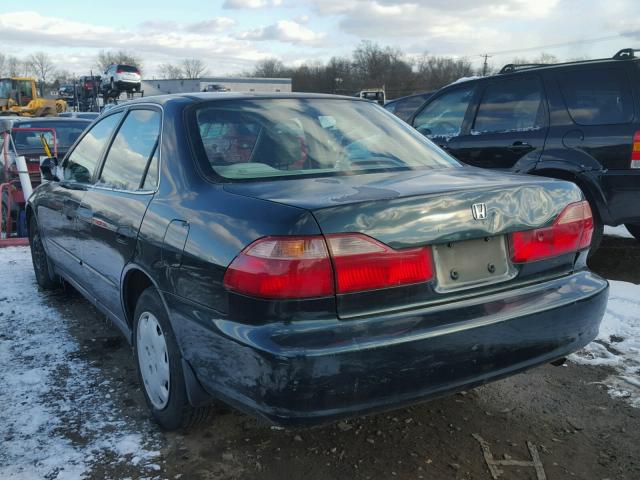 1HGCG6655XA064281 - 1999 HONDA ACCORD LX GREEN photo 3