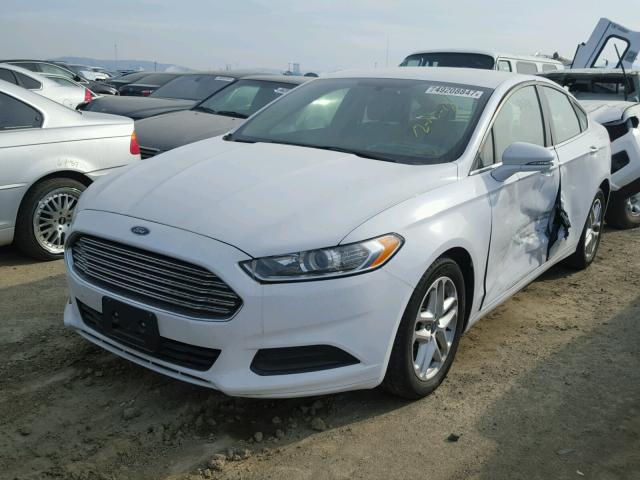 3FA6P0H76GR386883 - 2016 FORD FUSION SE WHITE photo 2