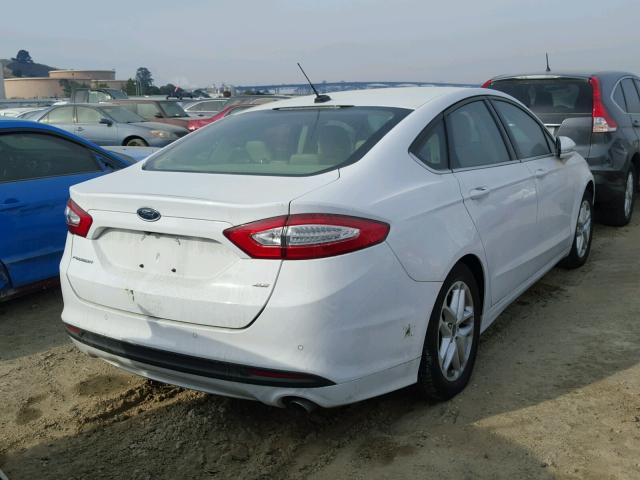 3FA6P0H76GR386883 - 2016 FORD FUSION SE WHITE photo 4