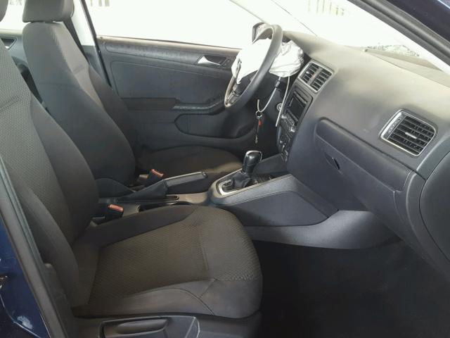 3VW2K7AJ1CM404748 - 2012 VOLKSWAGEN JETTA BASE BLUE photo 5