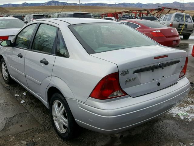 1FAFP34Z43W260831 - 2003 FORD FOCUS SE C SILVER photo 3