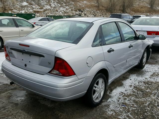 1FAFP34Z43W260831 - 2003 FORD FOCUS SE C SILVER photo 4