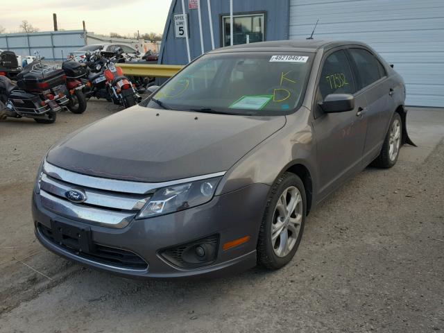 3FAHP0HA1CR186556 - 2012 FORD FUSION SE GRAY photo 2