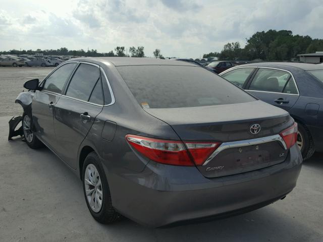 4T4BF1FK4GR548173 - 2016 TOYOTA CAMRY LE ნაცრისფერი ფოტო 3