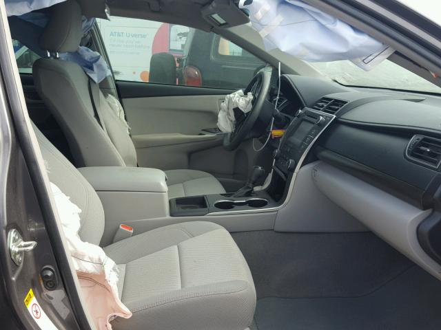 4T4BF1FK4GR548173 - 2016 TOYOTA CAMRY LE ნაცრისფერი ფოტო 5