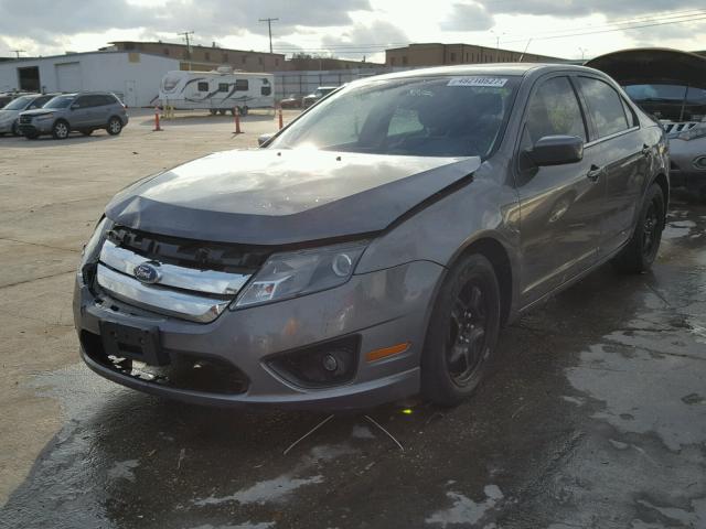 3FAHP0HA6BR291673 - 2011 FORD FUSION SE GRAY photo 2