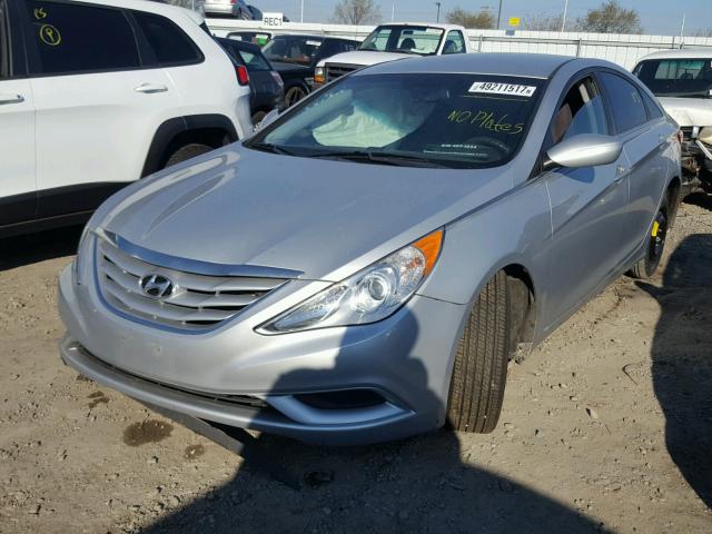 5NPEB4AC3DH523506 - 2013 HYUNDAI SONATA GLS SILVER photo 2