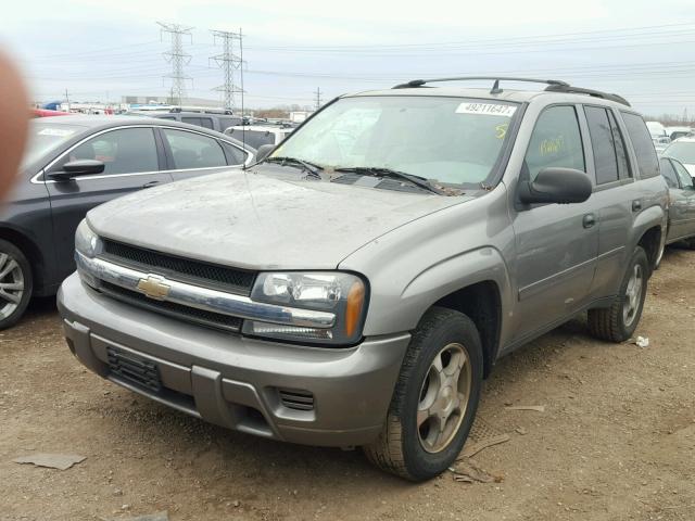 1GNDS13S172268835 - 2007 CHEVROLET TRAILBLAZE GRAY photo 2