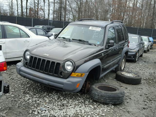 1J4GL48K55W508076 - 2005 JEEP LIBERTY SP GREEN photo 2