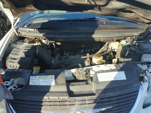 2C4GP74L22R723638 - 2002 CHRYSLER TOWN & COU WHITE photo 7