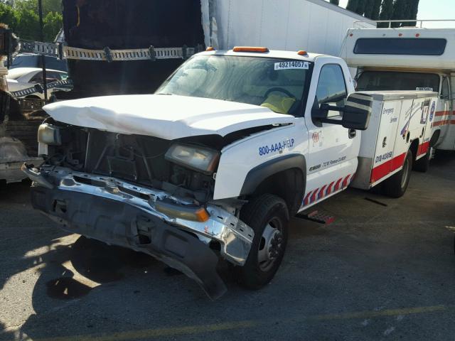 1GBJC34UX7E146773 - 2007 CHEVROLET SILVERADO WHITE photo 2