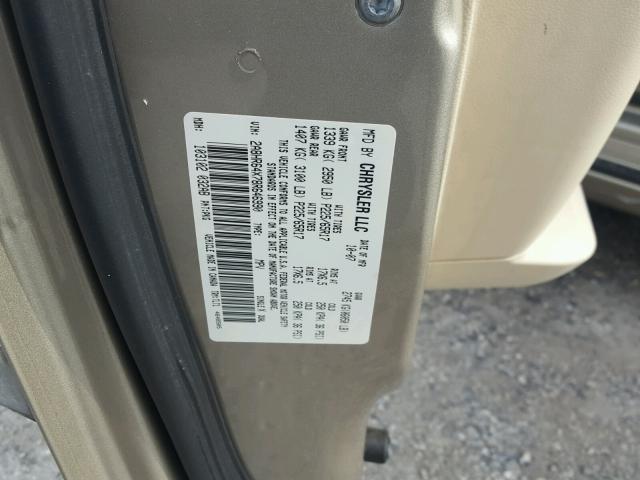 2A8HR64X78R646990 - 2008 CHRYSLER TOWN & COU 金色 照片 10