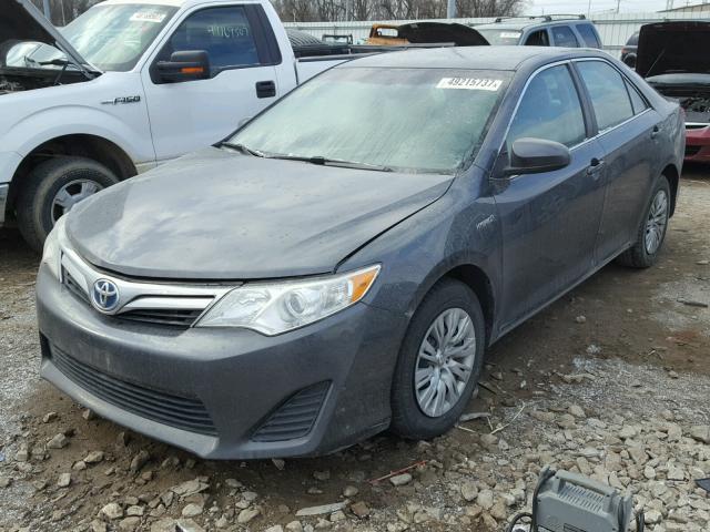 4T1BD1FK4CU031997 - 2012 TOYOTA CAMRY HYBR GRAY photo 2