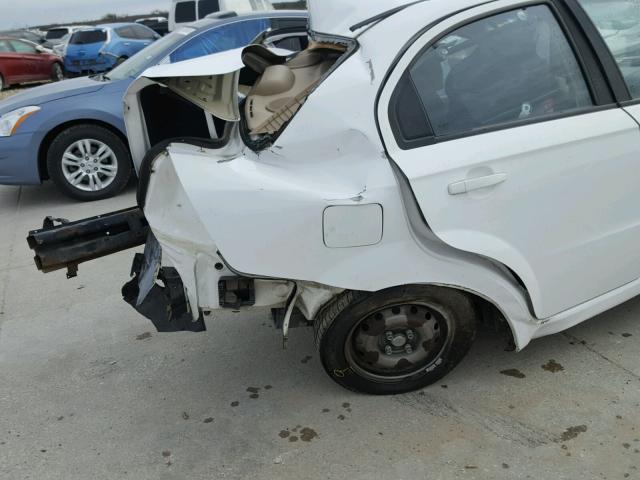 KL1TD56E79B399791 - 2009 CHEVROLET AVEO LS WHITE photo 10