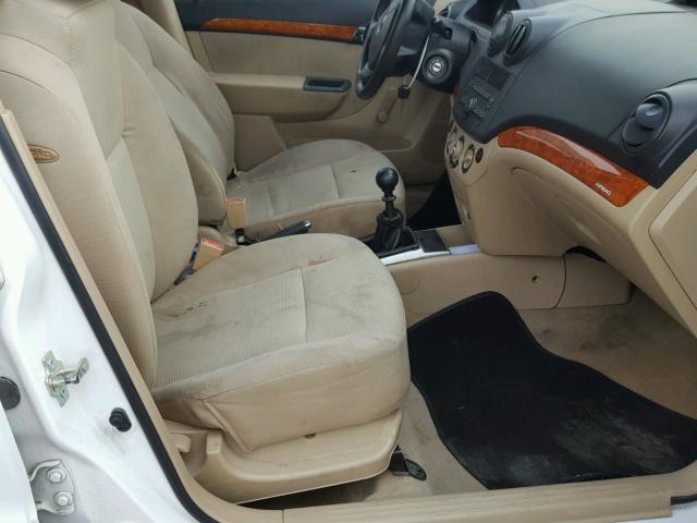 KL1TD56E79B399791 - 2009 CHEVROLET AVEO LS WHITE photo 5
