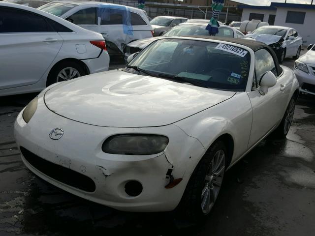 JM1NC25F560116549 - 2006 MAZDA MX-5 MIATA WHITE photo 2