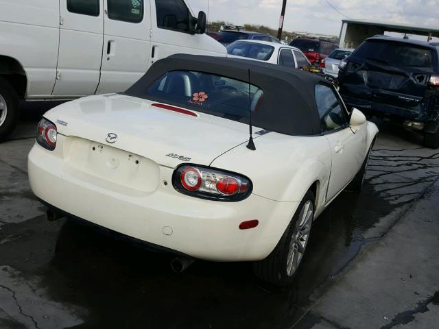 JM1NC25F560116549 - 2006 MAZDA MX-5 MIATA WHITE photo 4