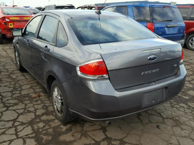 1FAHP3FNXAW138166 - 2010 FORD FOCUS SE GRAY photo 3