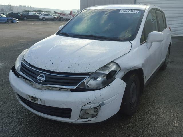 3N1BC1CP9AL432267 - 2010 NISSAN VERSA S WHITE photo 2