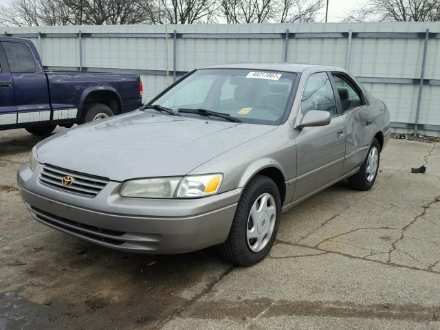 4T1BF22K4VU002671 - 1997 TOYOTA CAMRY CE BEIGE photo 2