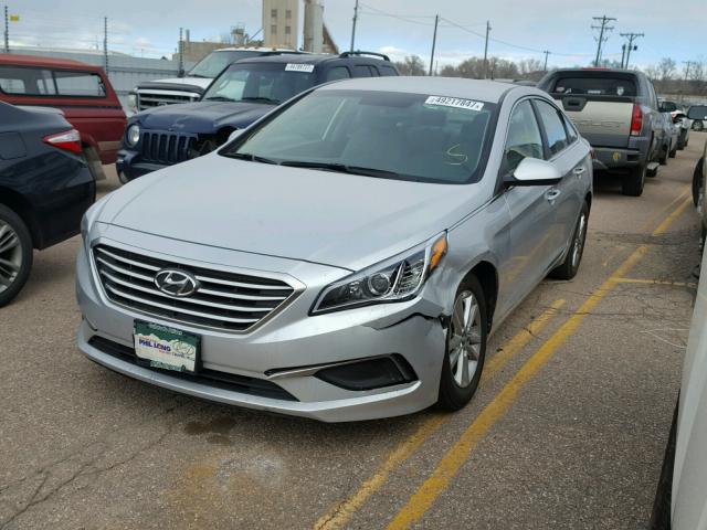 5NPE24AF1GH373149 - 2016 HYUNDAI SONATA SE SILVER photo 2