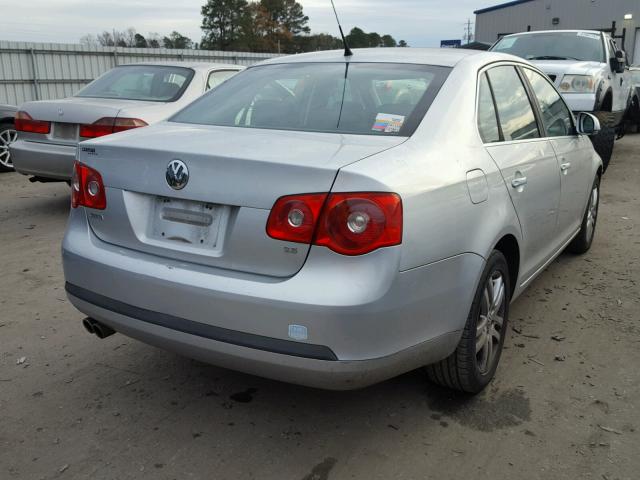 3VWEF71K77M064604 - 2007 VOLKSWAGEN JETTA WOLF SILVER photo 4