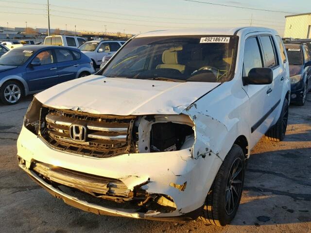 5FNYF4H24FB023077 - 2015 HONDA PILOT LX WHITE photo 2