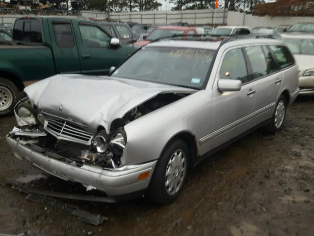 WDBJH65F5XA866549 - 1999 MERCEDES-BENZ E 320 SILVER photo 2