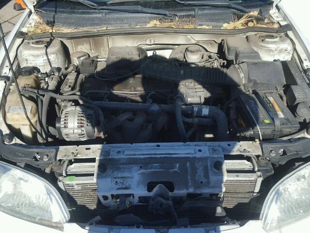 1G1JC524717116693 - 2001 CHEVROLET CAVALIER B WHITE photo 7